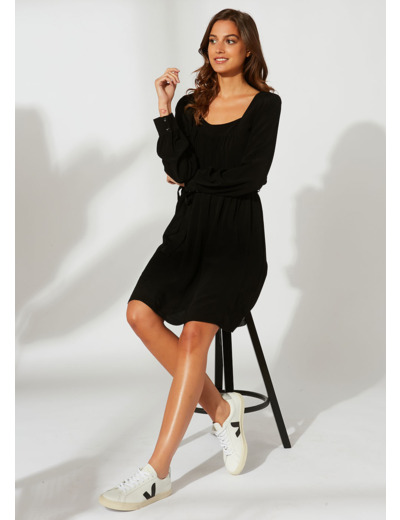 Robe courte ceinturée