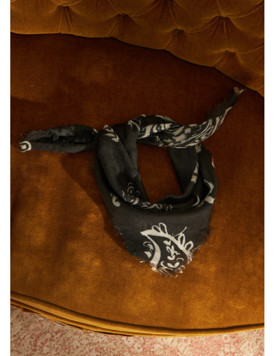 Foulard carré en laine et soie