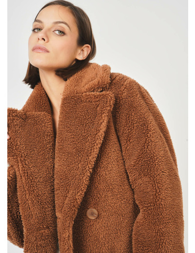 Manteau mi long en fausse fourrure