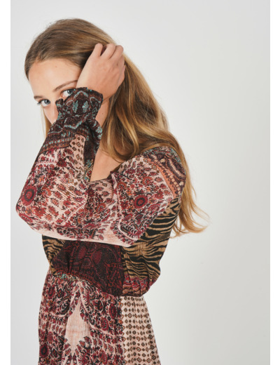 Robe courte à manches longues